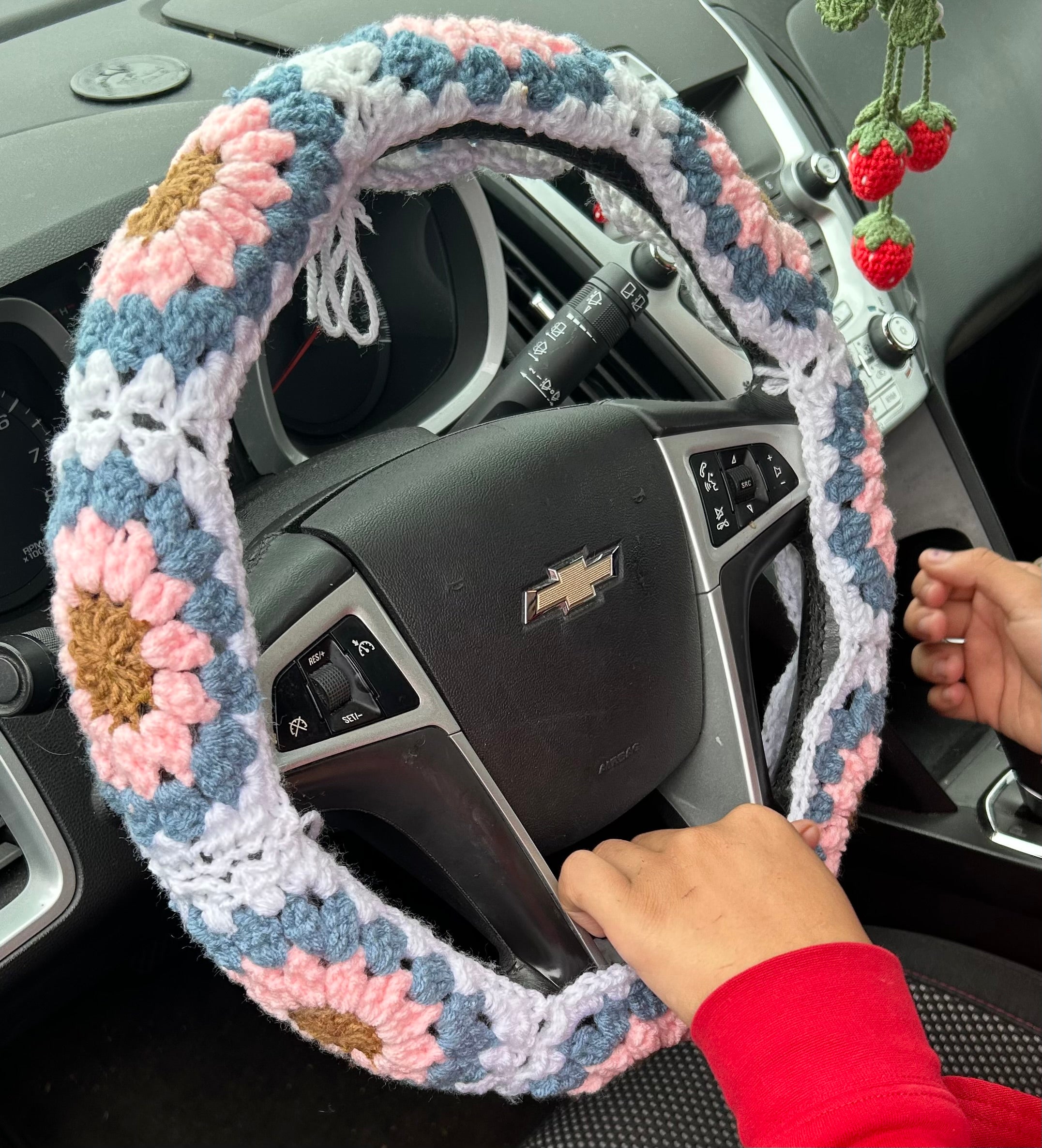 Steering wheel cover